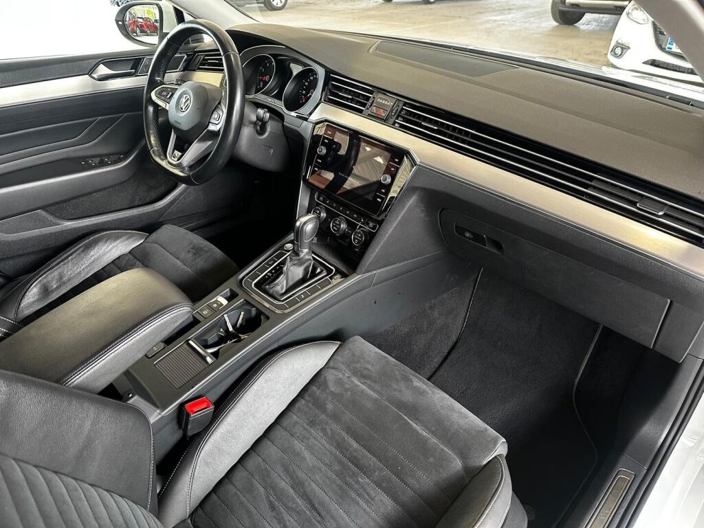 Volkswagen Passat 2020 Valkoinen