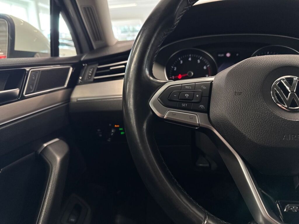 Volkswagen Passat 2020 Valkoinen