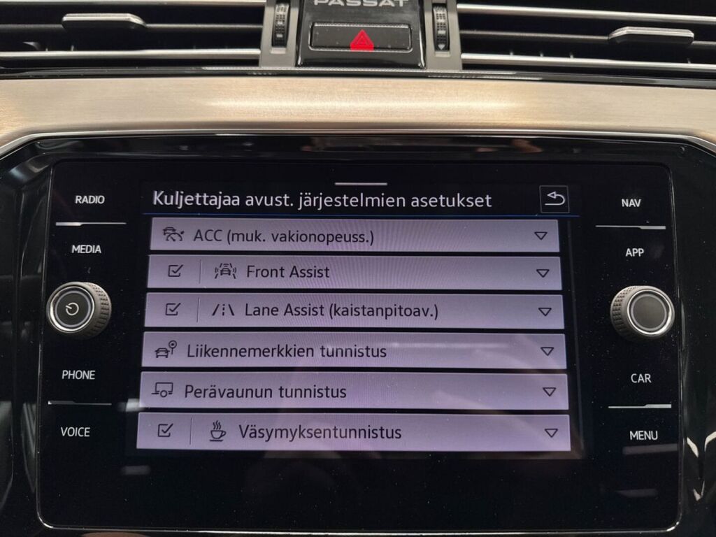 Volkswagen Passat 2020 Valkoinen