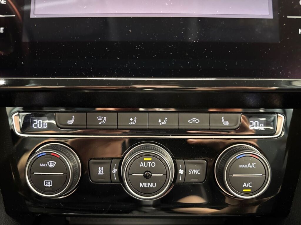 Volkswagen Passat 2020 Valkoinen