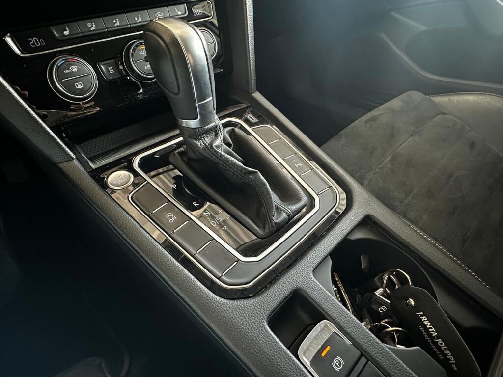 Volkswagen Passat 2020 Valkoinen