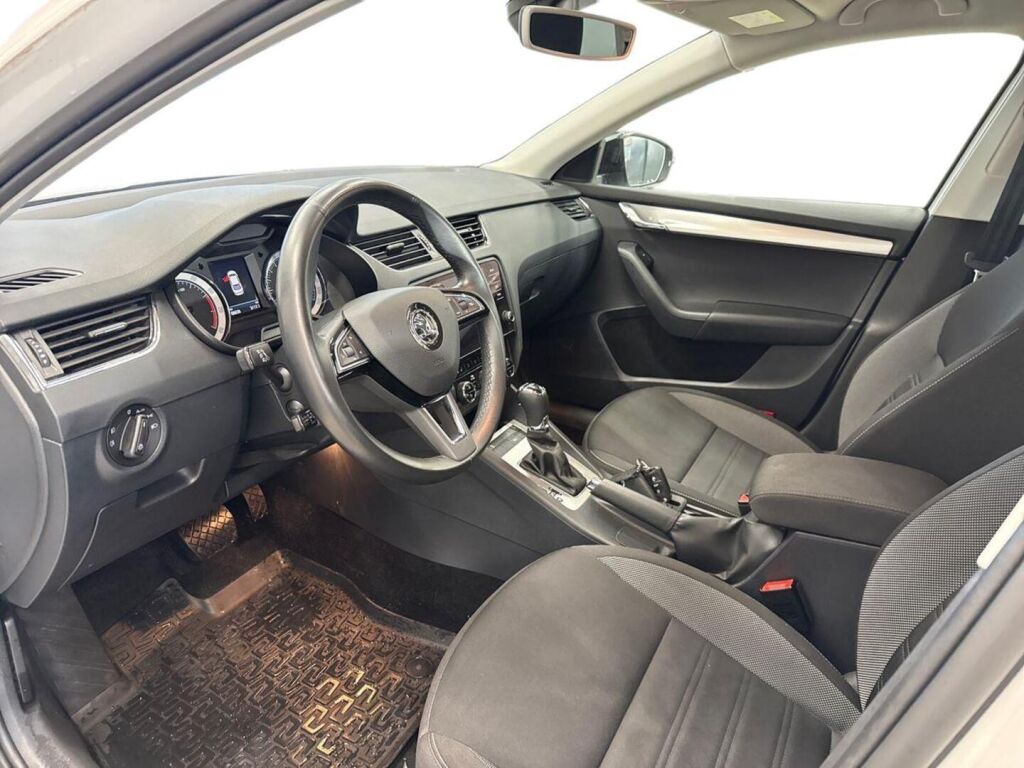 Skoda Octavia 2020 Valkoinen