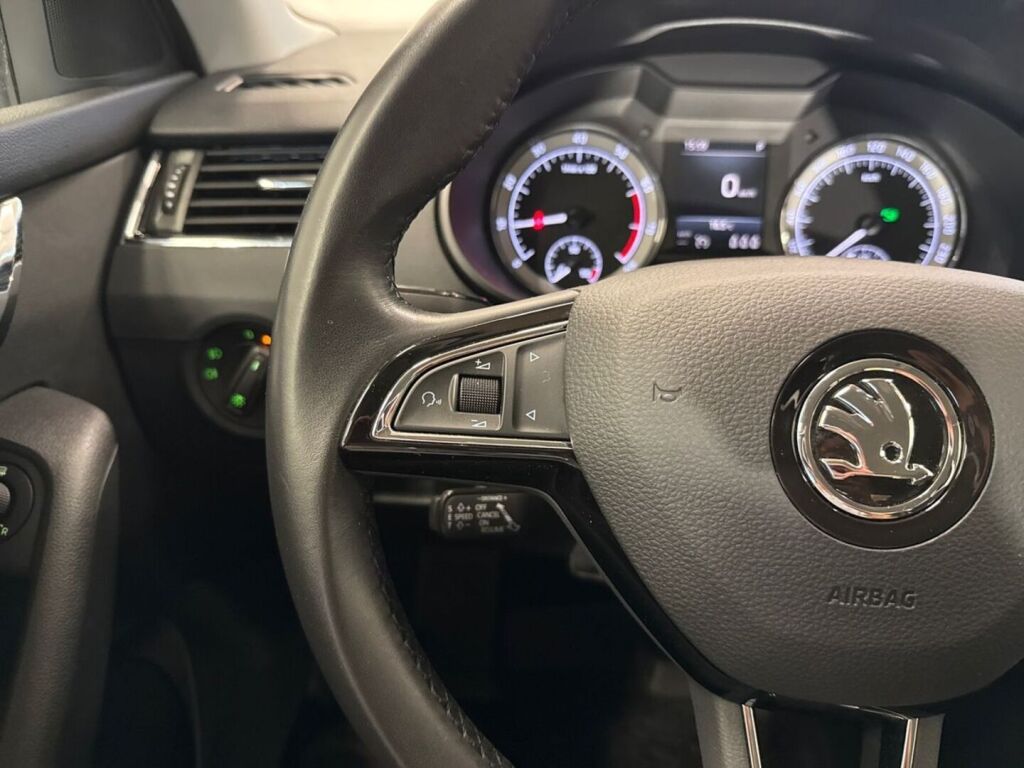 Skoda Octavia 2020 Valkoinen