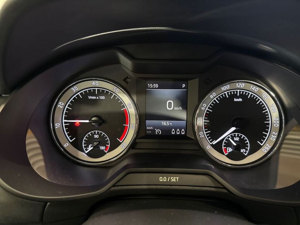 Skoda Octavia 2020 Valkoinen