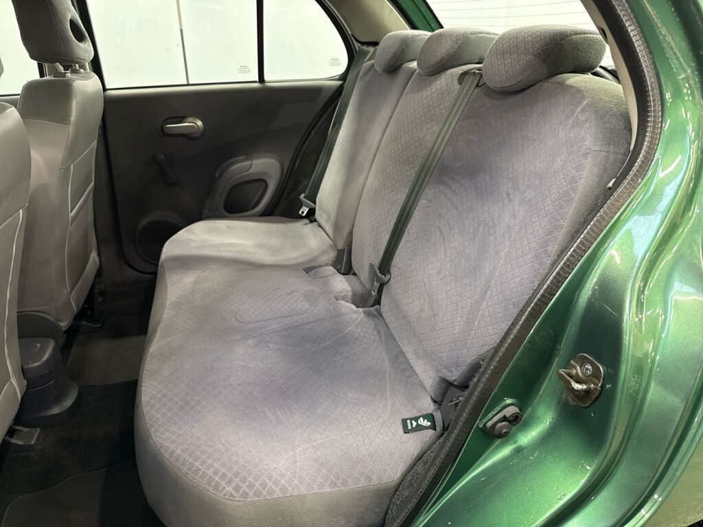 Nissan Micra 2003 Vihreä