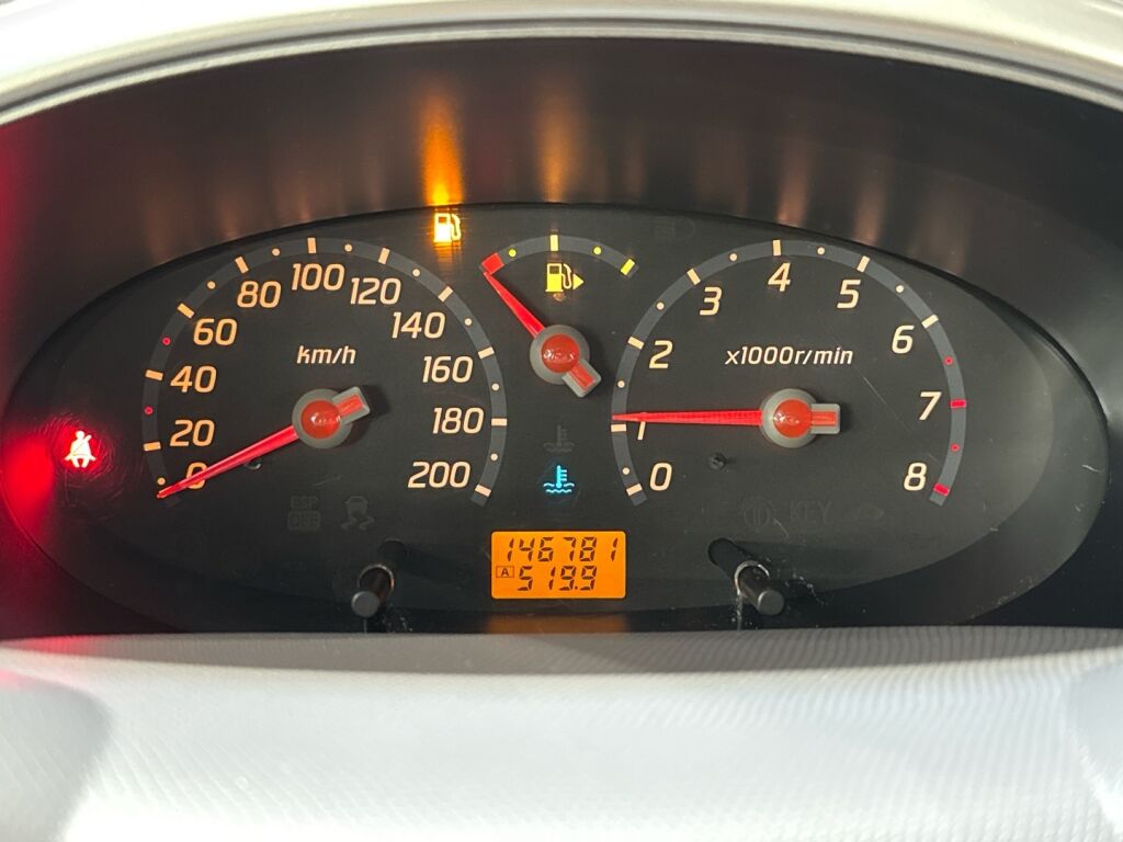 Nissan Micra 2003 Vihreä