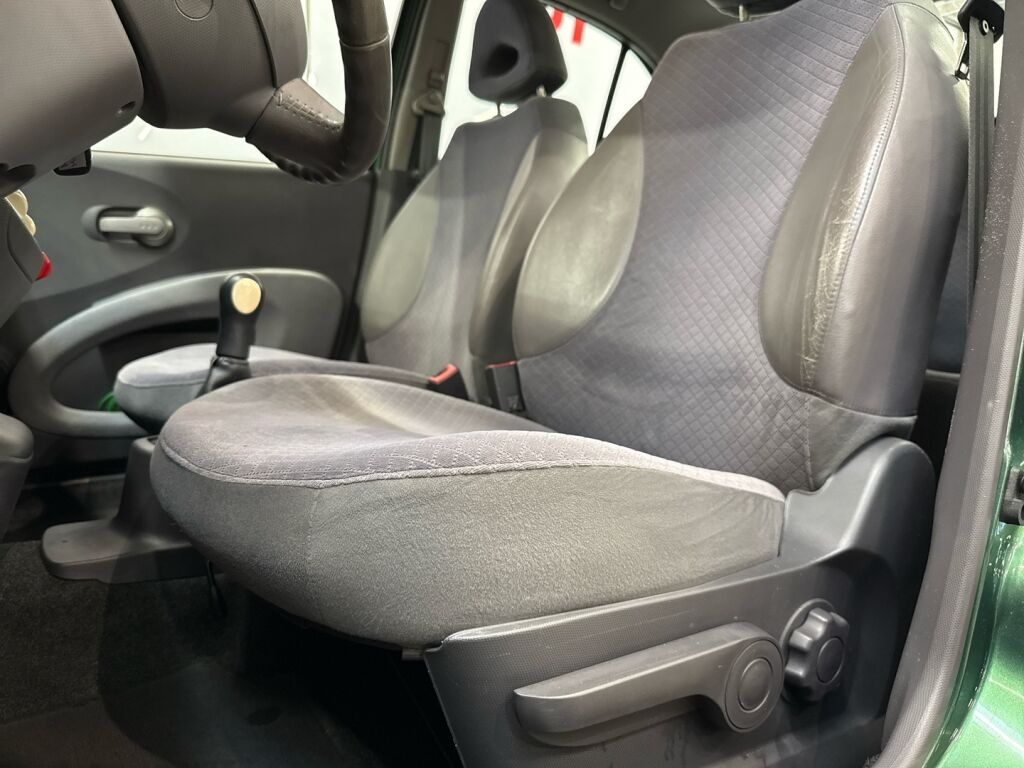 Nissan Micra 2003 Vihreä