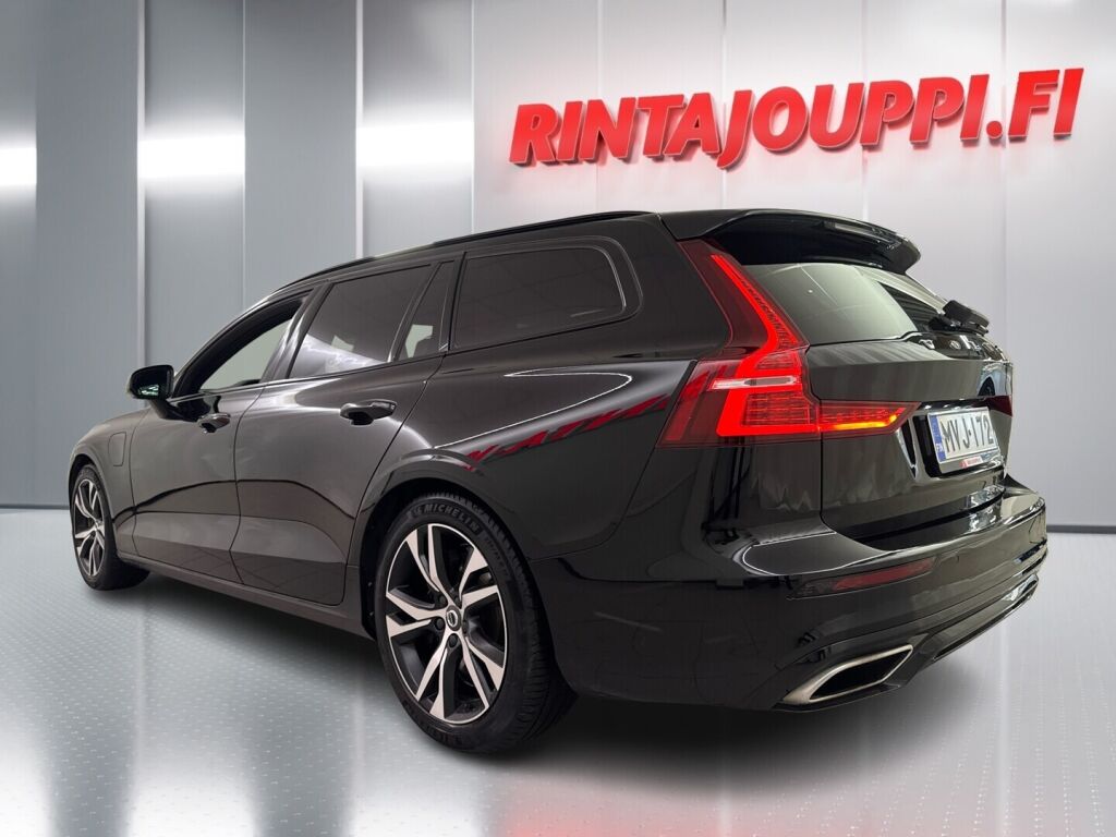 Volvo V60 2020 Musta