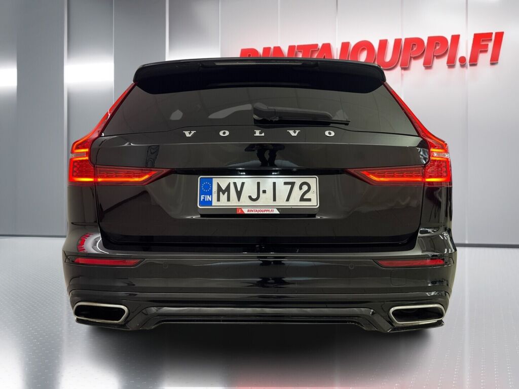 Volvo V60 2020 Musta
