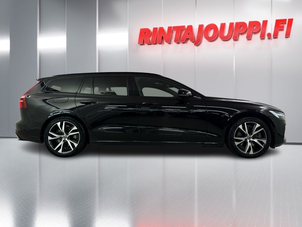Volvo V60 2020 Musta
