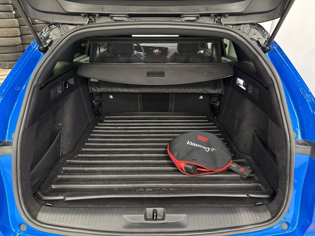 Opel Astra 2024 Sininen