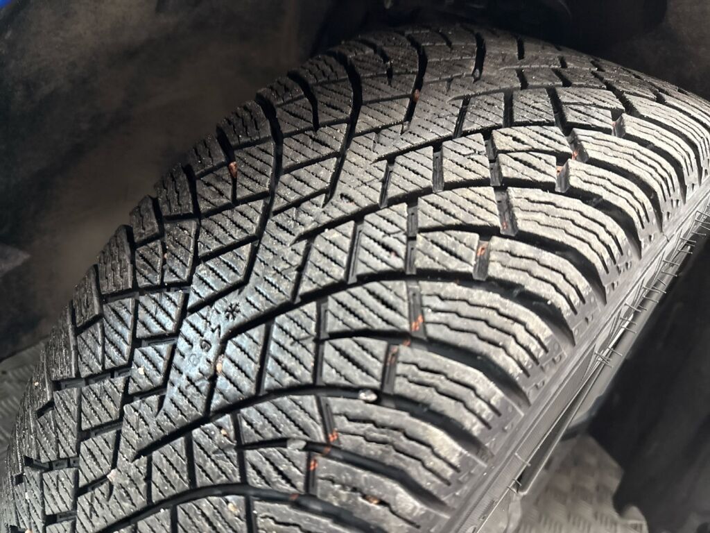 Opel Astra 2024 Sininen