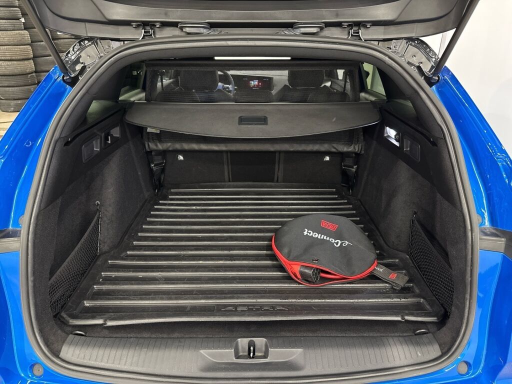 Opel Astra 2024 Sininen