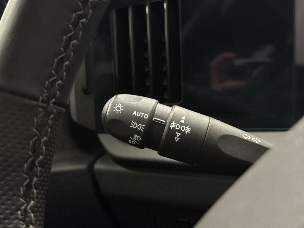 Opel Astra 2024 Sininen