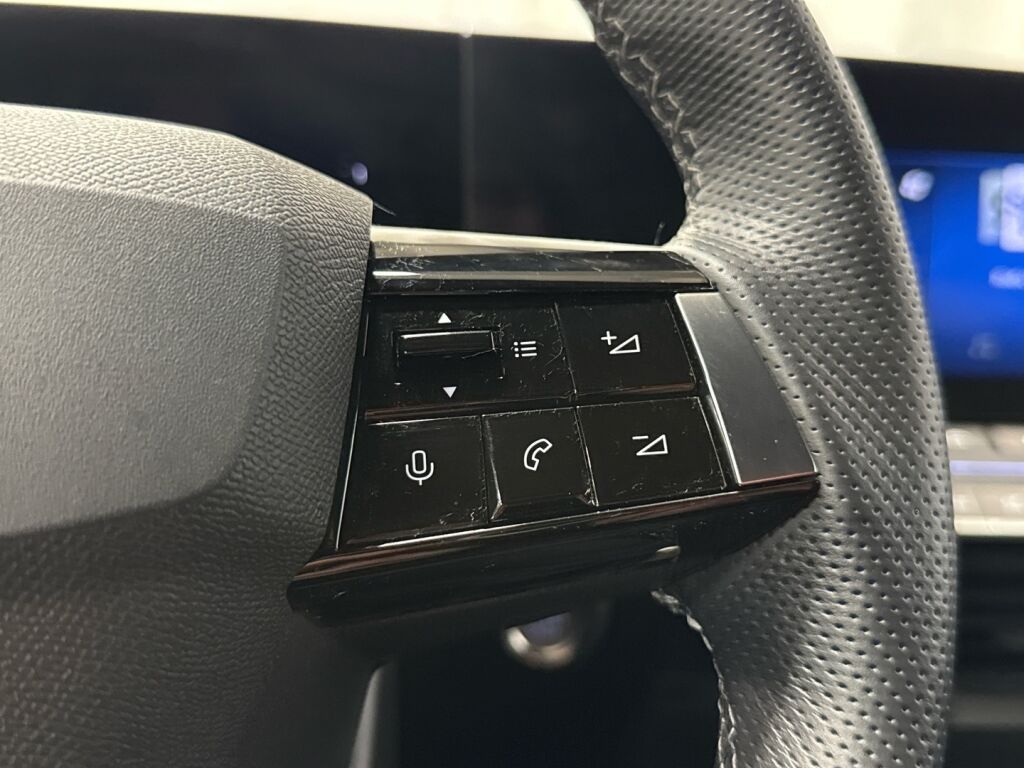 Opel Astra 2024 Sininen