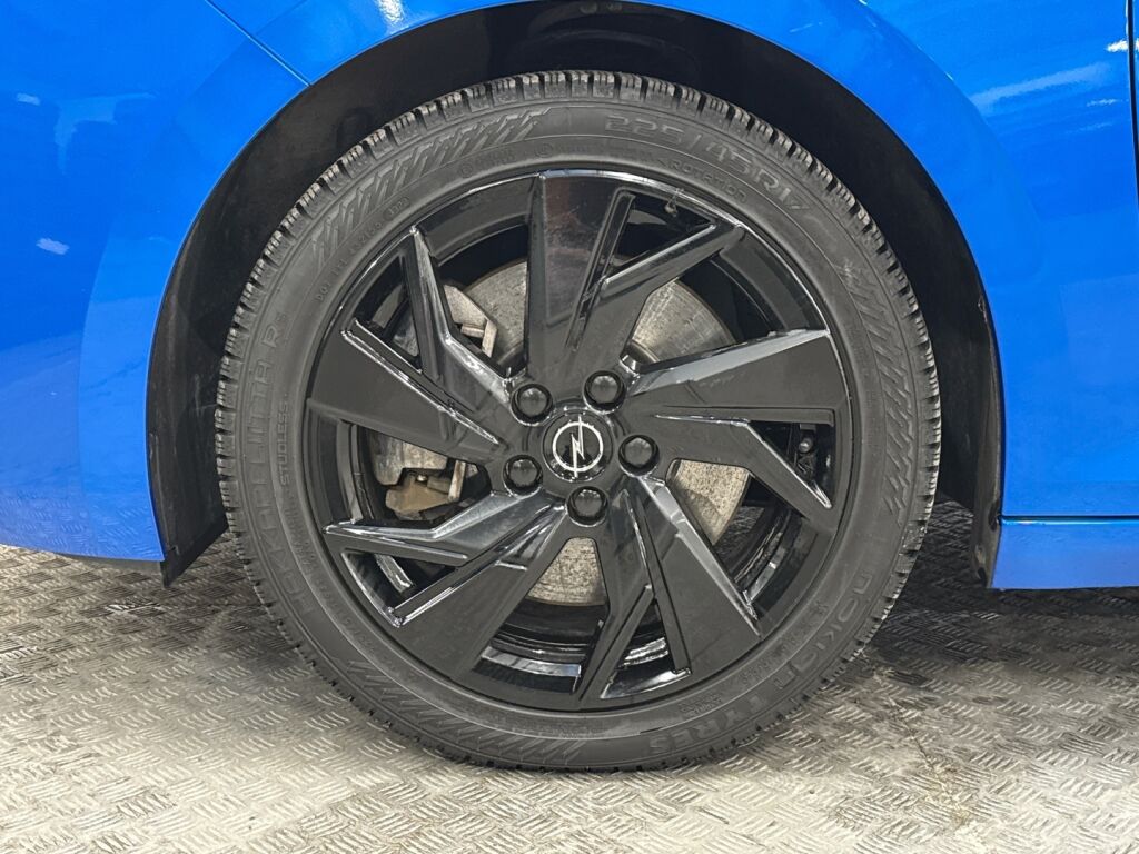 Opel Astra 2024 Sininen