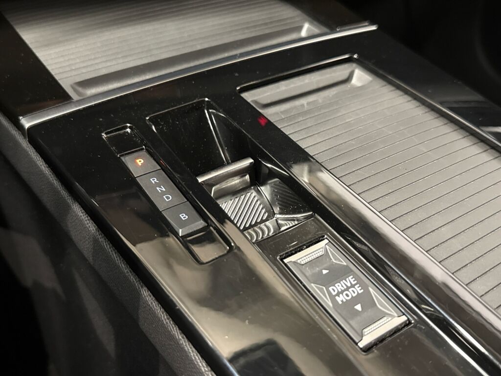 Opel Astra 2024 Sininen