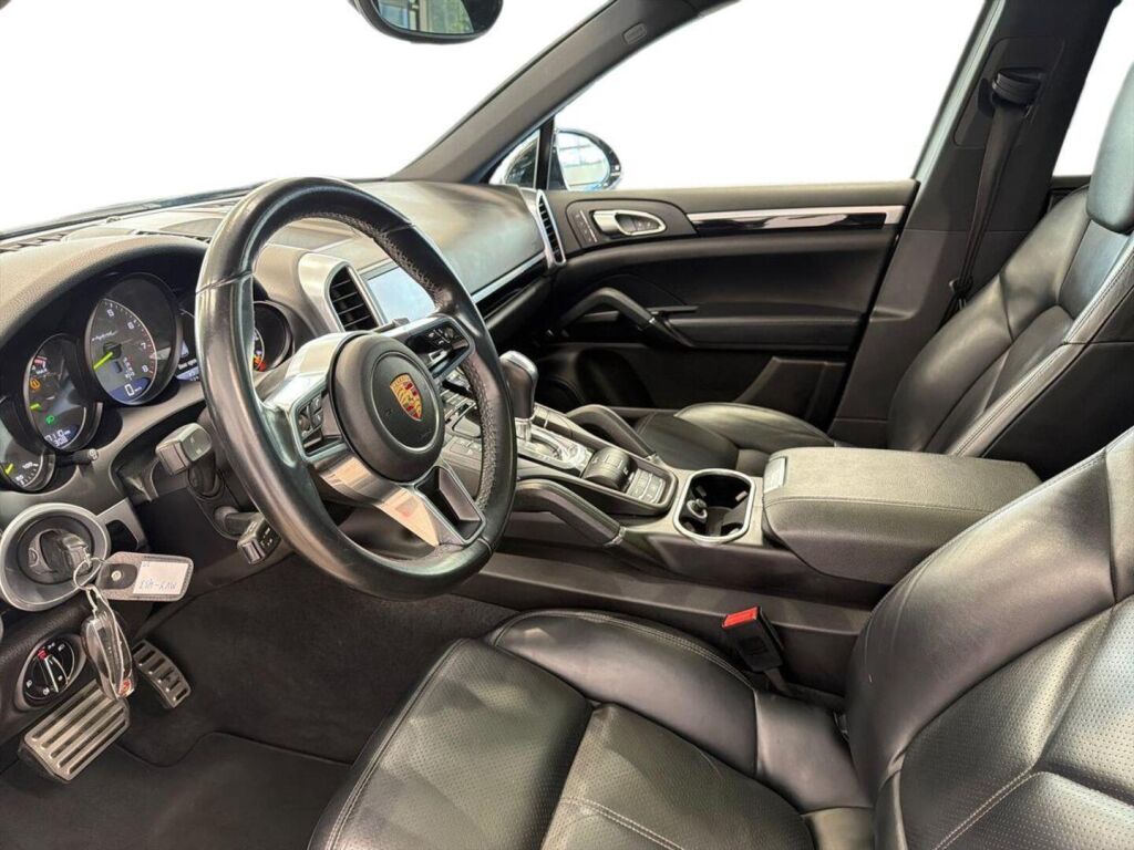 Porsche Cayenne 2015 Musta