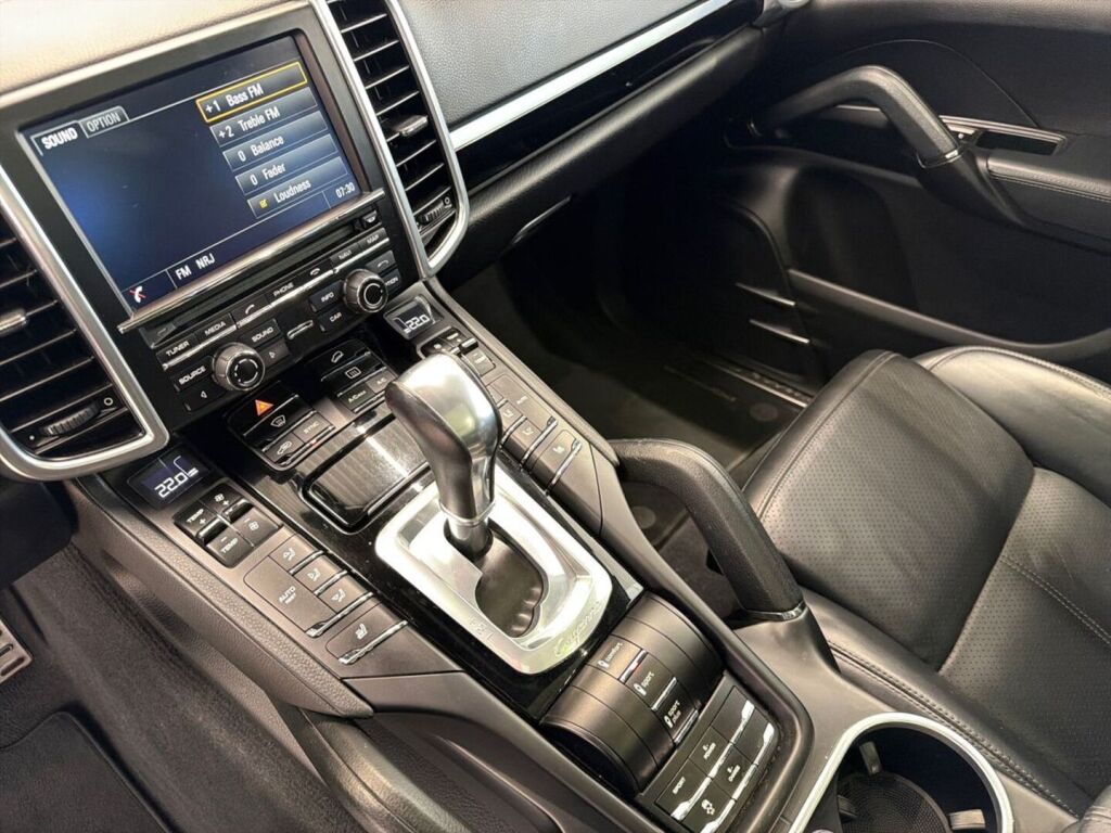 Porsche Cayenne 2015 Musta