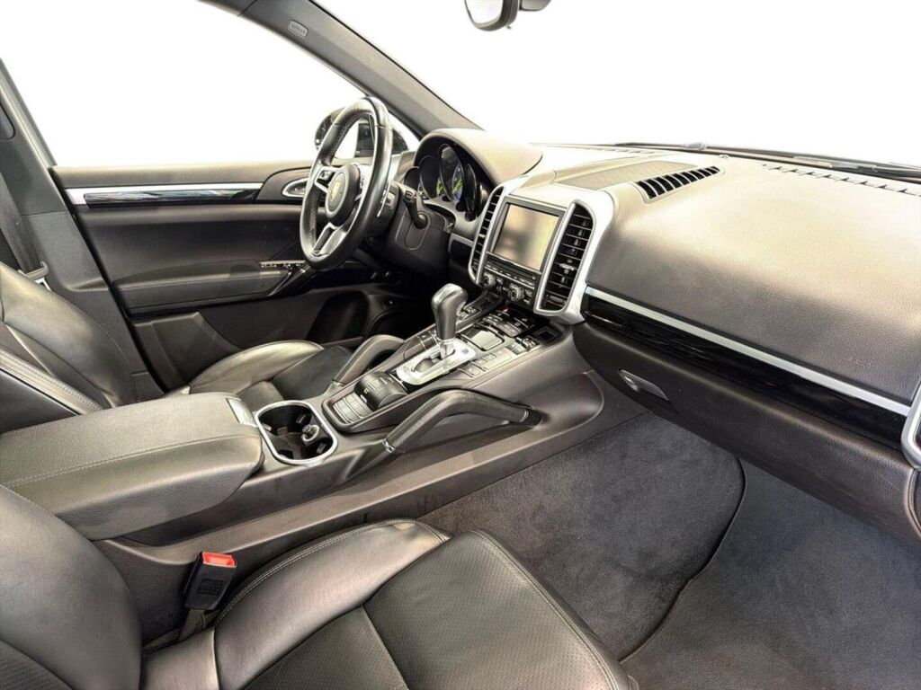 Porsche Cayenne 2015 Musta