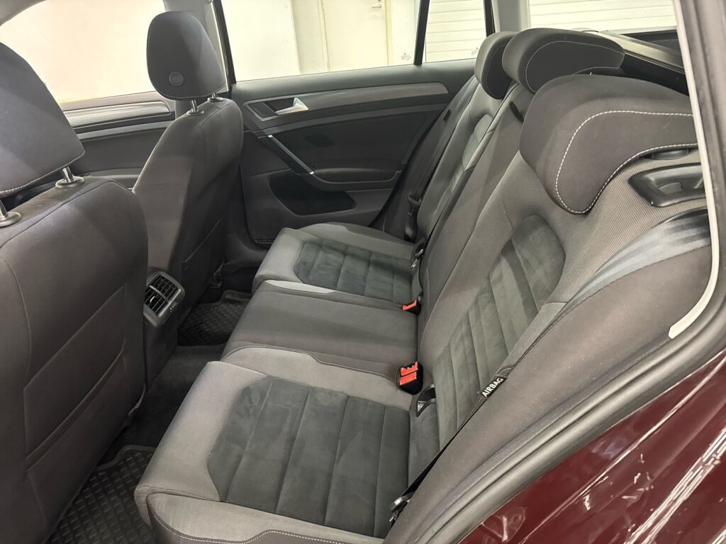 Volkswagen Golf 2018 Violetti