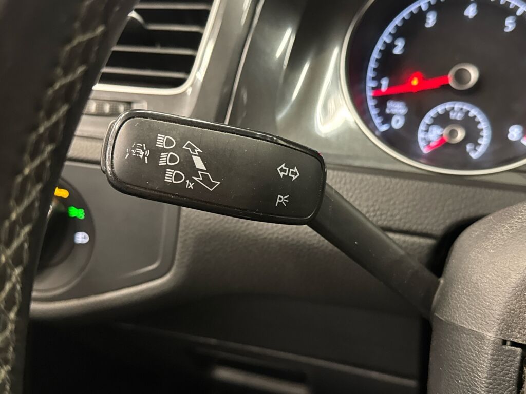 Volkswagen Golf 2018 Violetti