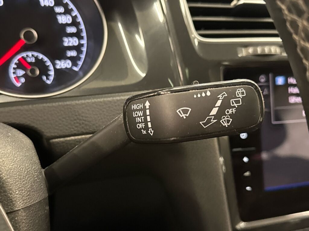 Volkswagen Golf 2018 Violetti