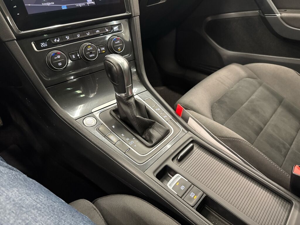 Volkswagen Golf 2018 Violetti