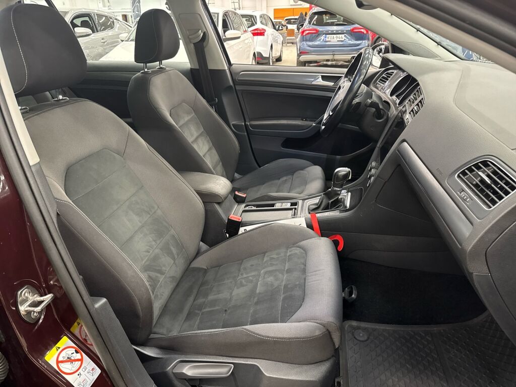 Volkswagen Golf 2018 Violetti