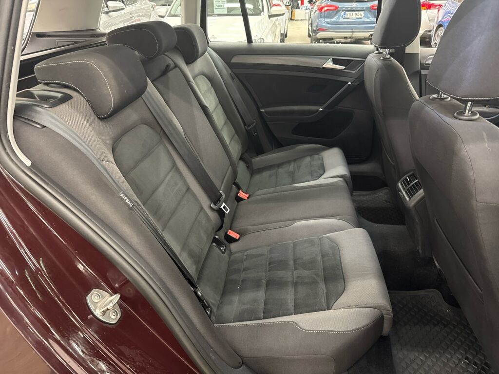 Volkswagen Golf 2018 Violetti