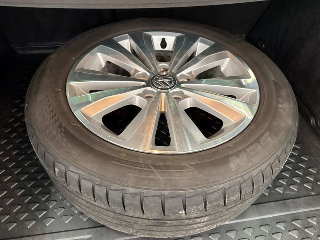 Volkswagen Golf 2018 Violetti