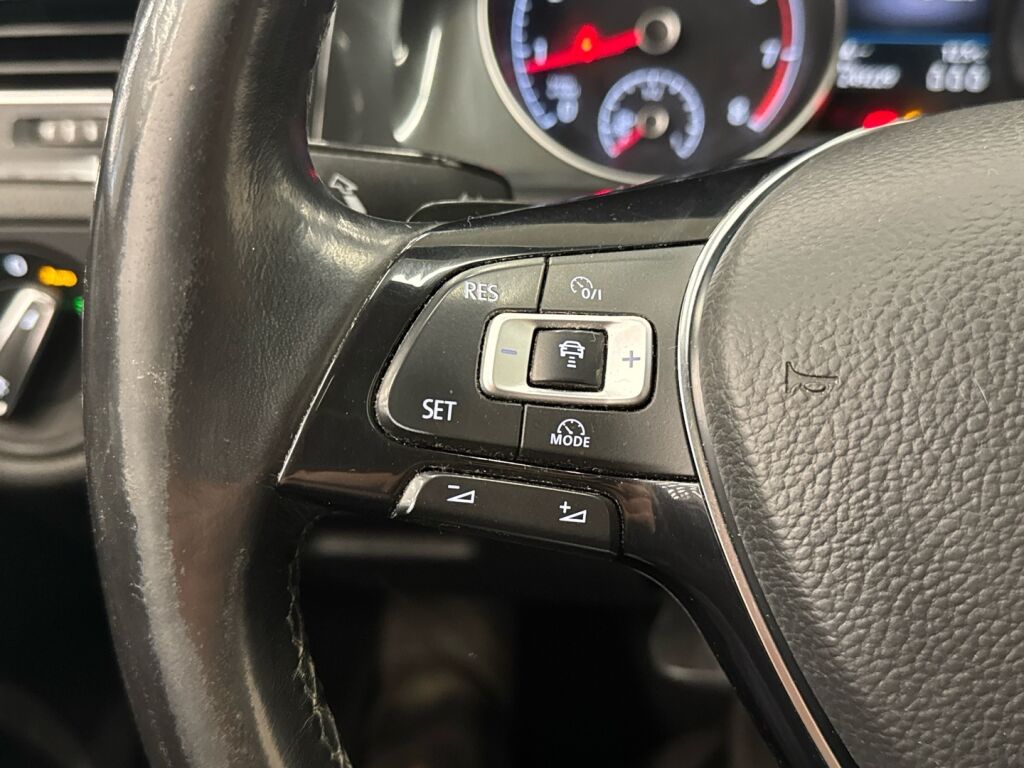 Volkswagen Golf 2018 Violetti