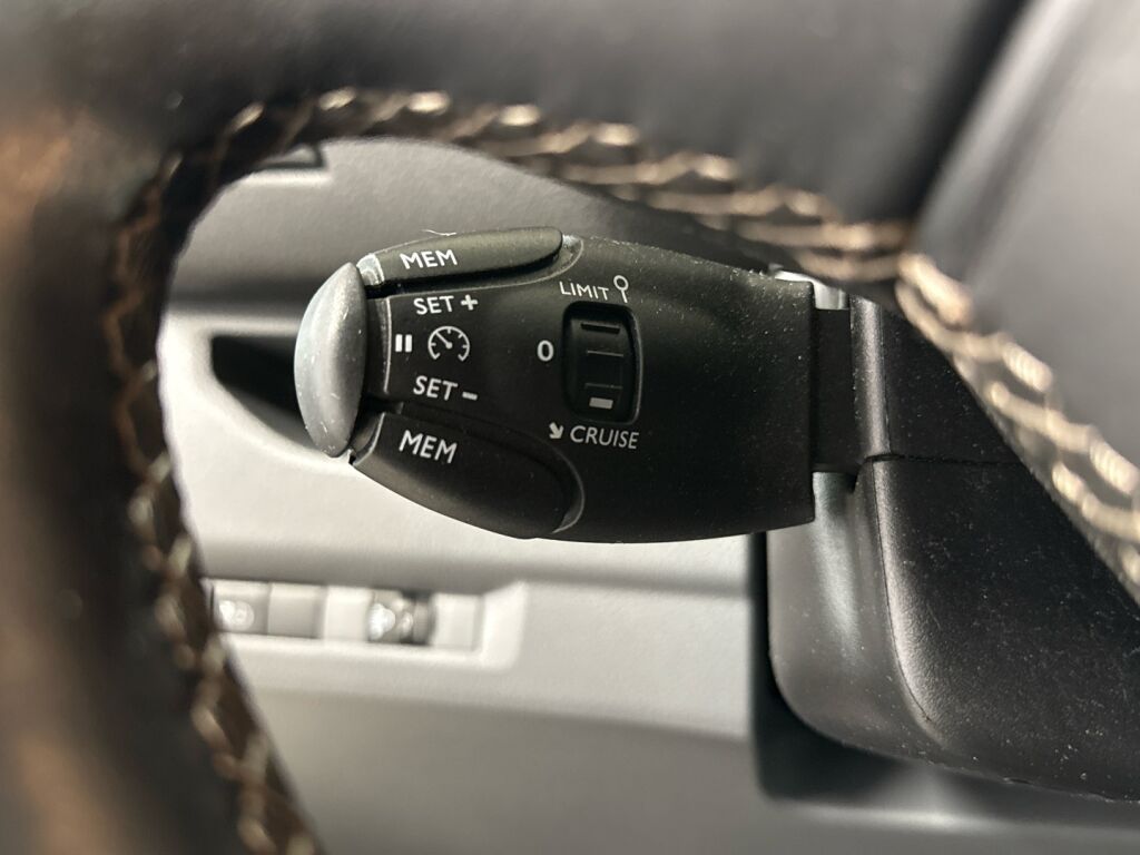 Opel Vivaro 2021 Harmaa