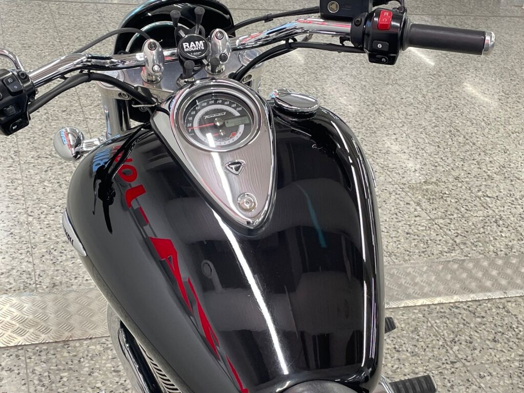 Triumph Thunderbird 2009 Musta