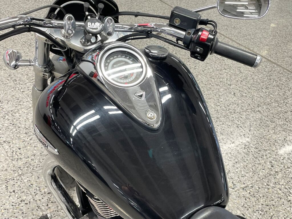 Triumph Thunderbird 2009 Musta