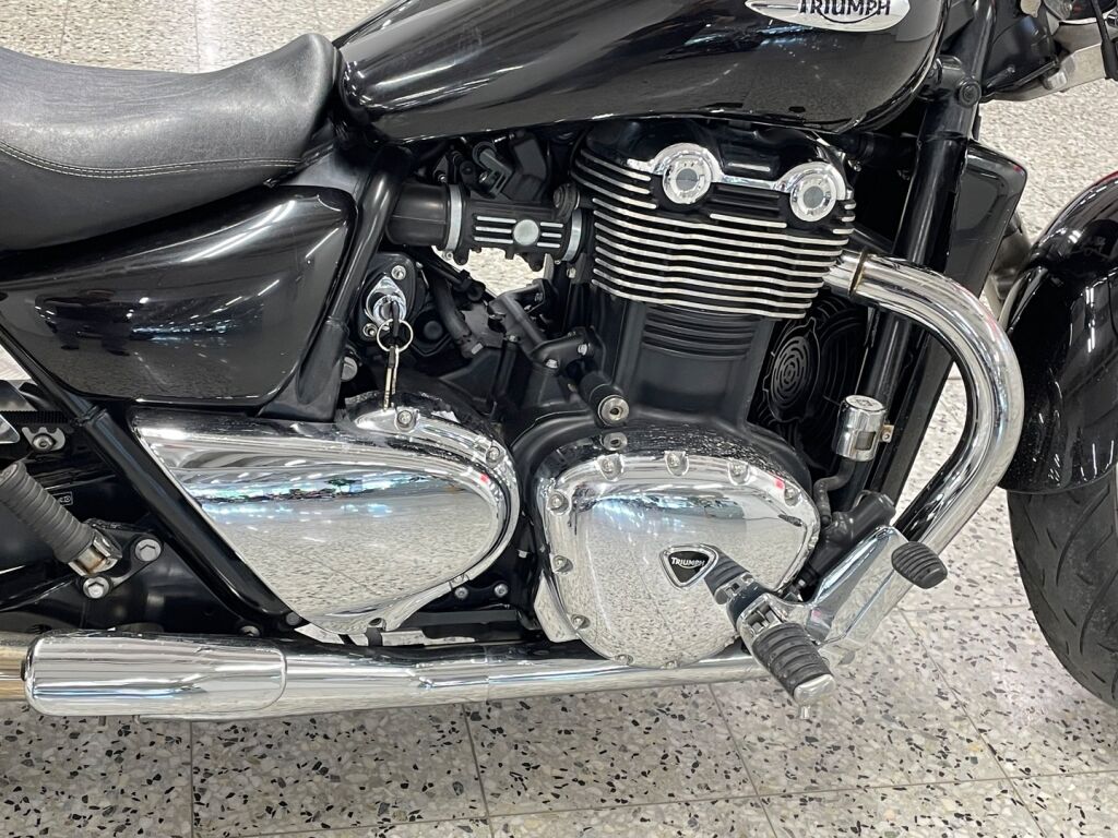 Triumph Thunderbird 2009 Musta