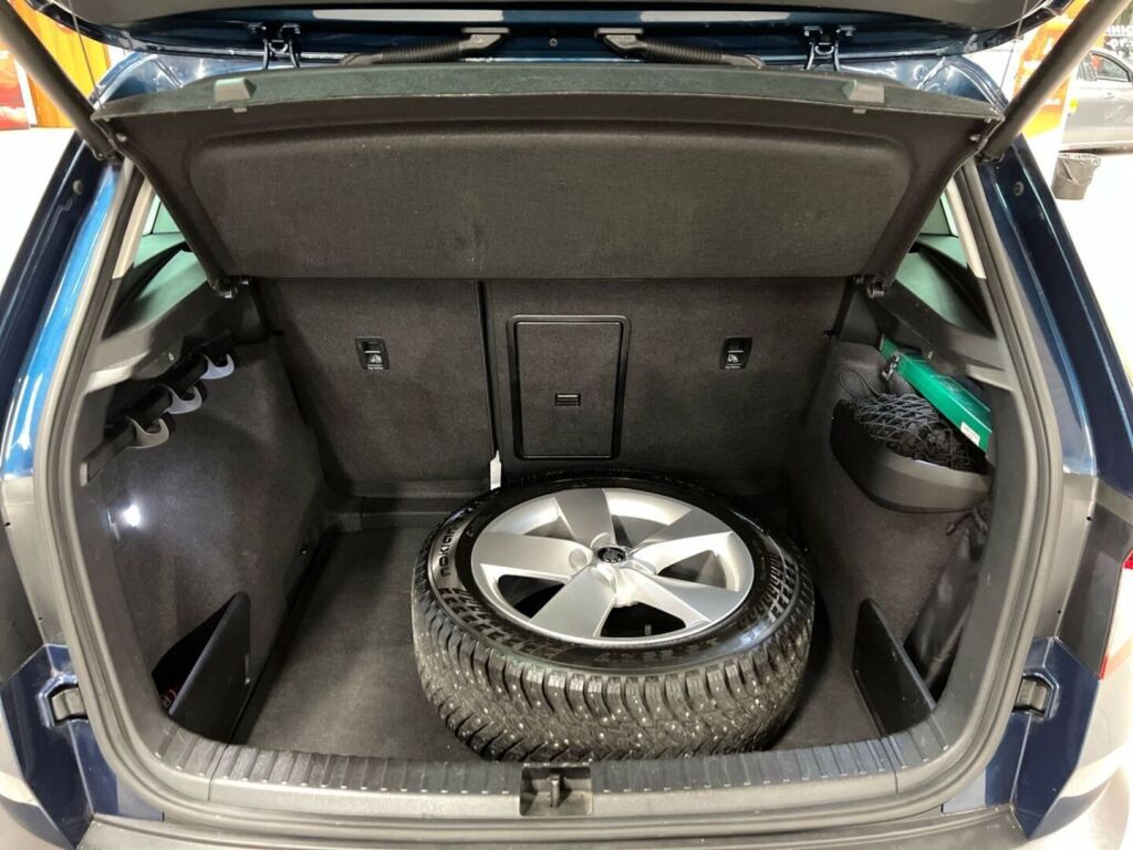 Skoda Karoq 2019 Sininen