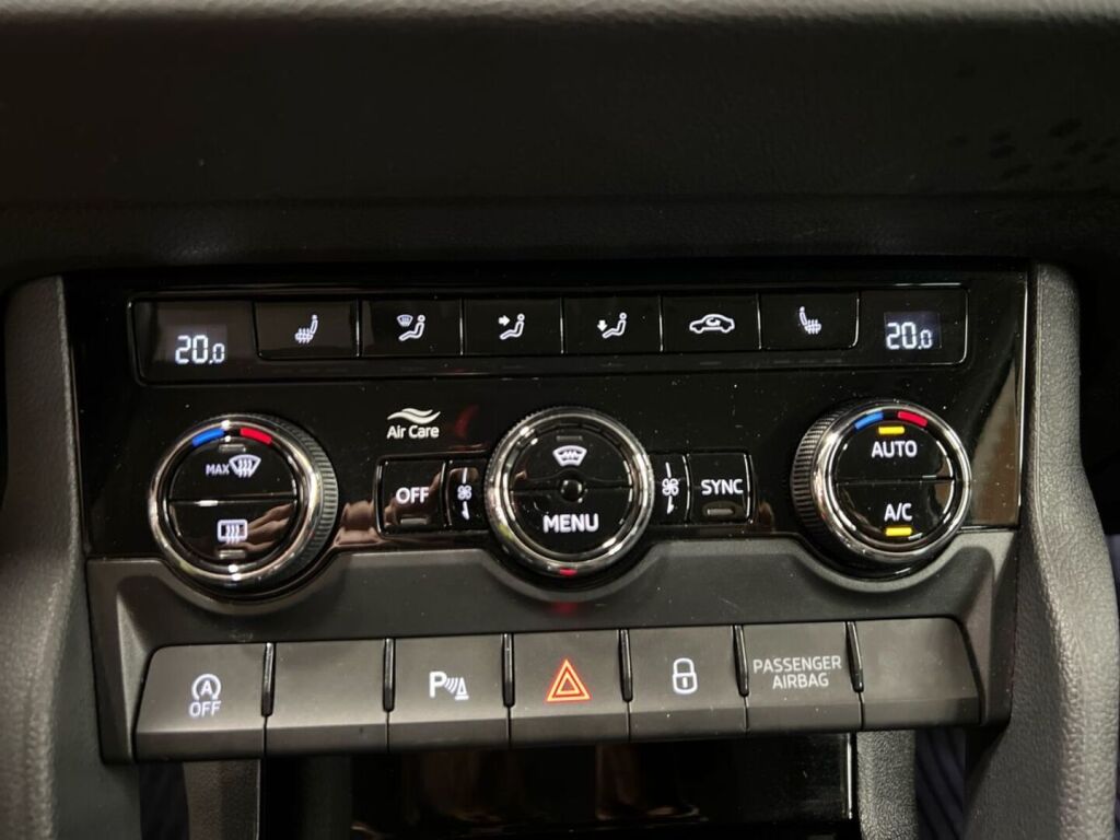 Skoda Karoq 2019 Sininen