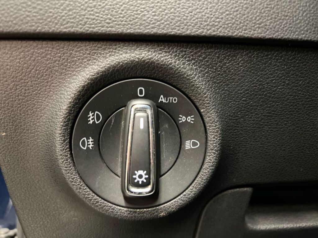 Skoda Karoq 2019 Sininen