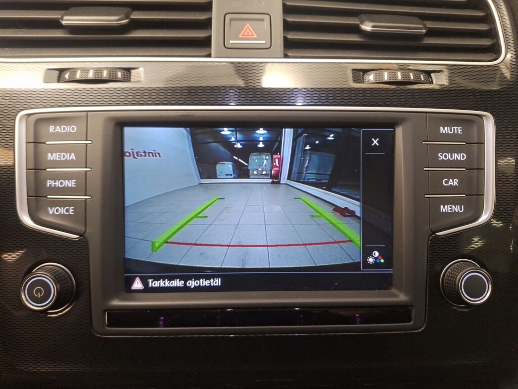 Volkswagen Golf 2016 Musta