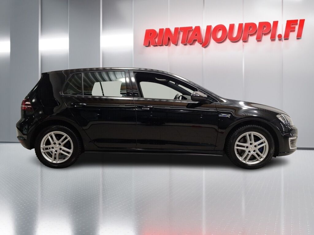 Volkswagen Golf 2016 Musta