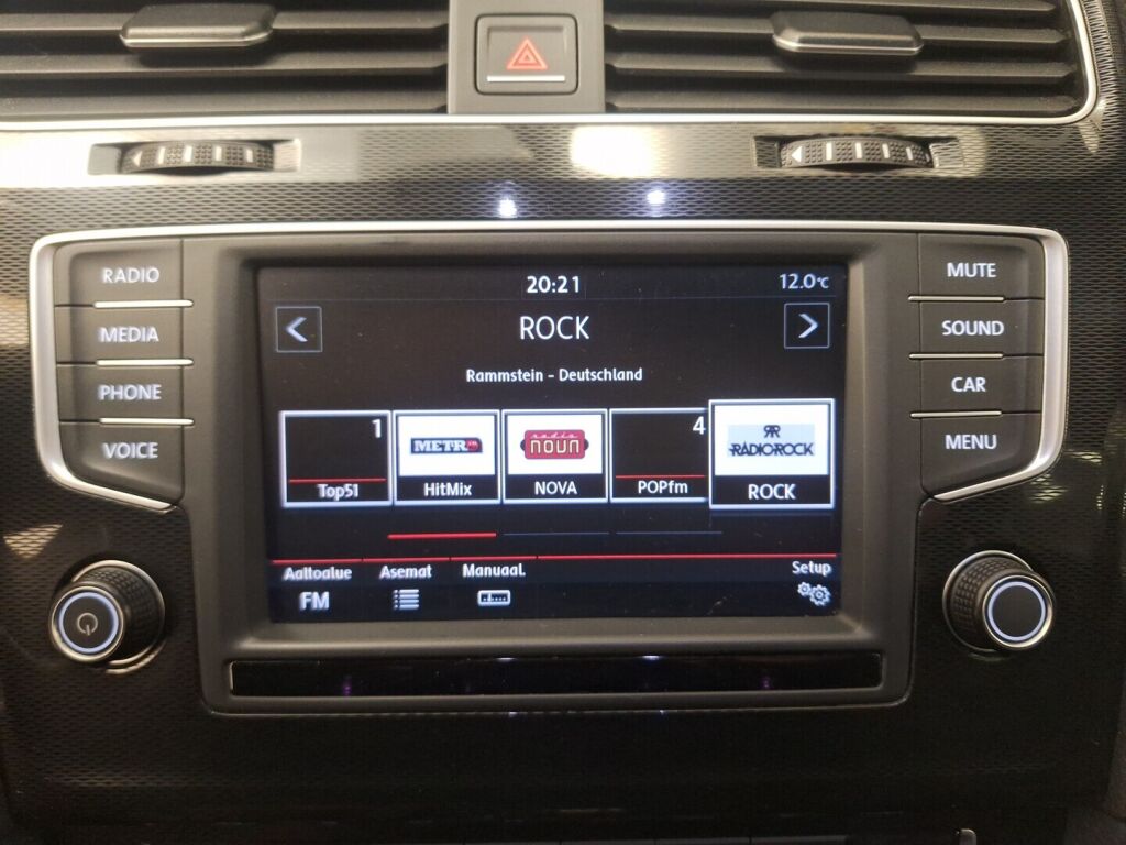 Volkswagen Golf 2016 Musta