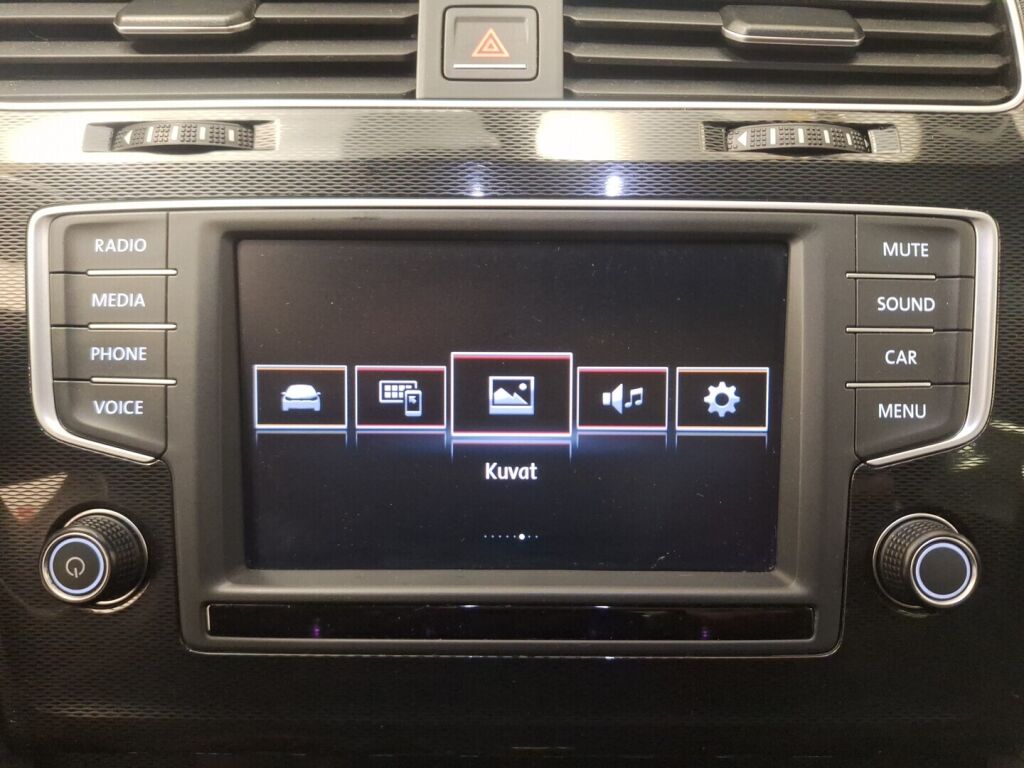 Volkswagen Golf 2016 Musta