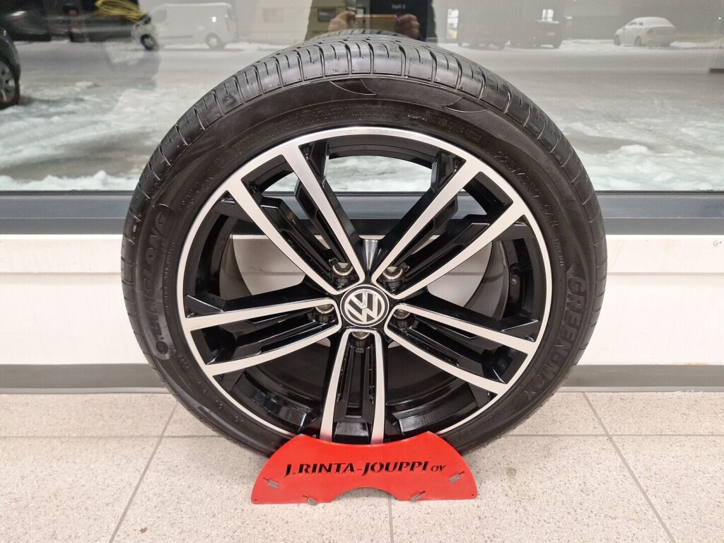 Volkswagen Golf 2016 Musta