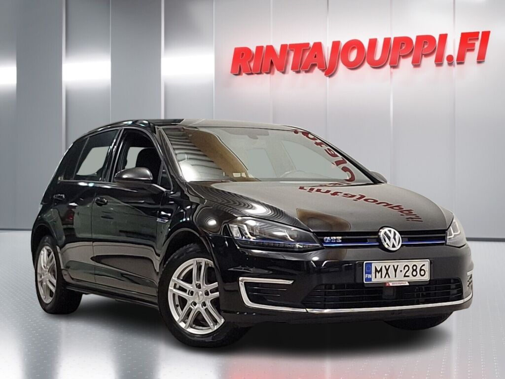Volkswagen Golf 2016 Musta