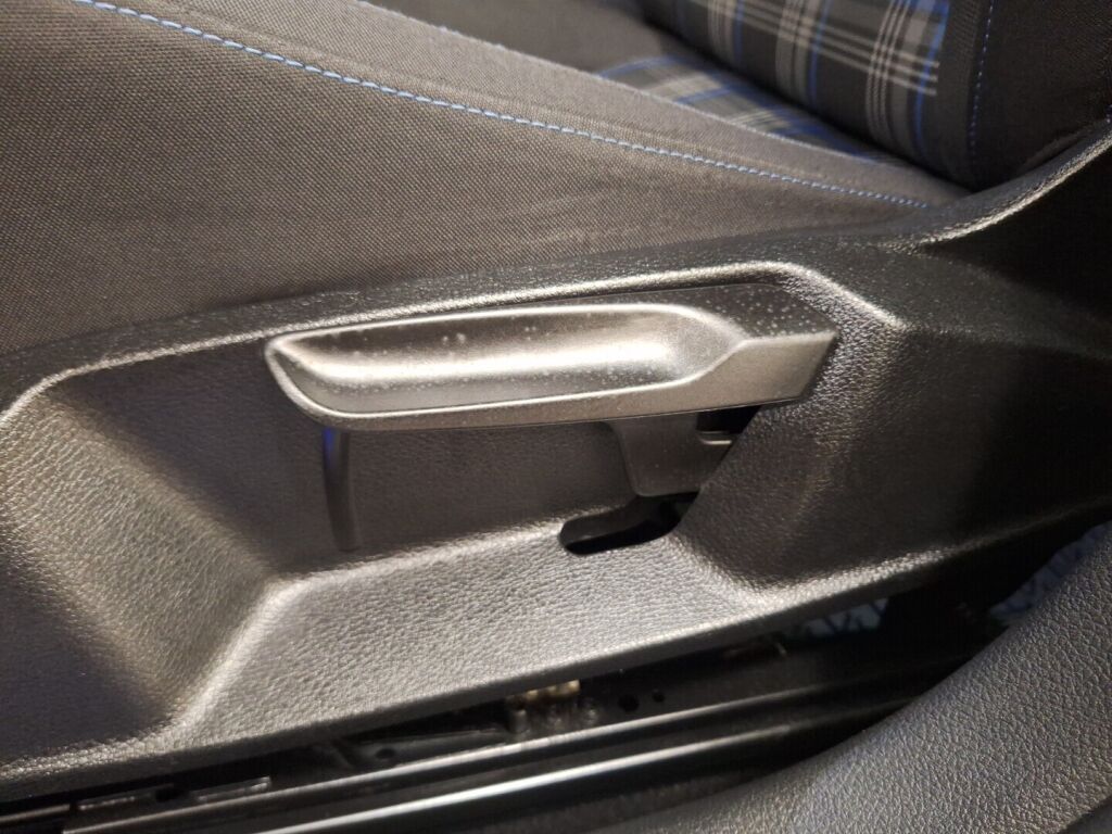 Volkswagen Golf 2016 Musta