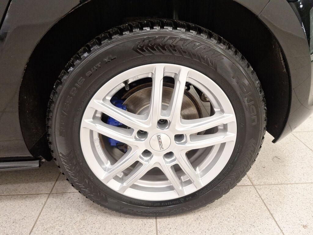 Volkswagen Golf 2016 Musta