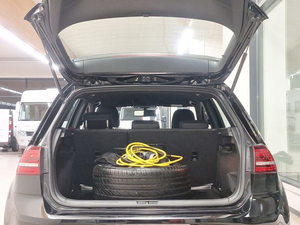 Volkswagen Golf 2016 Musta