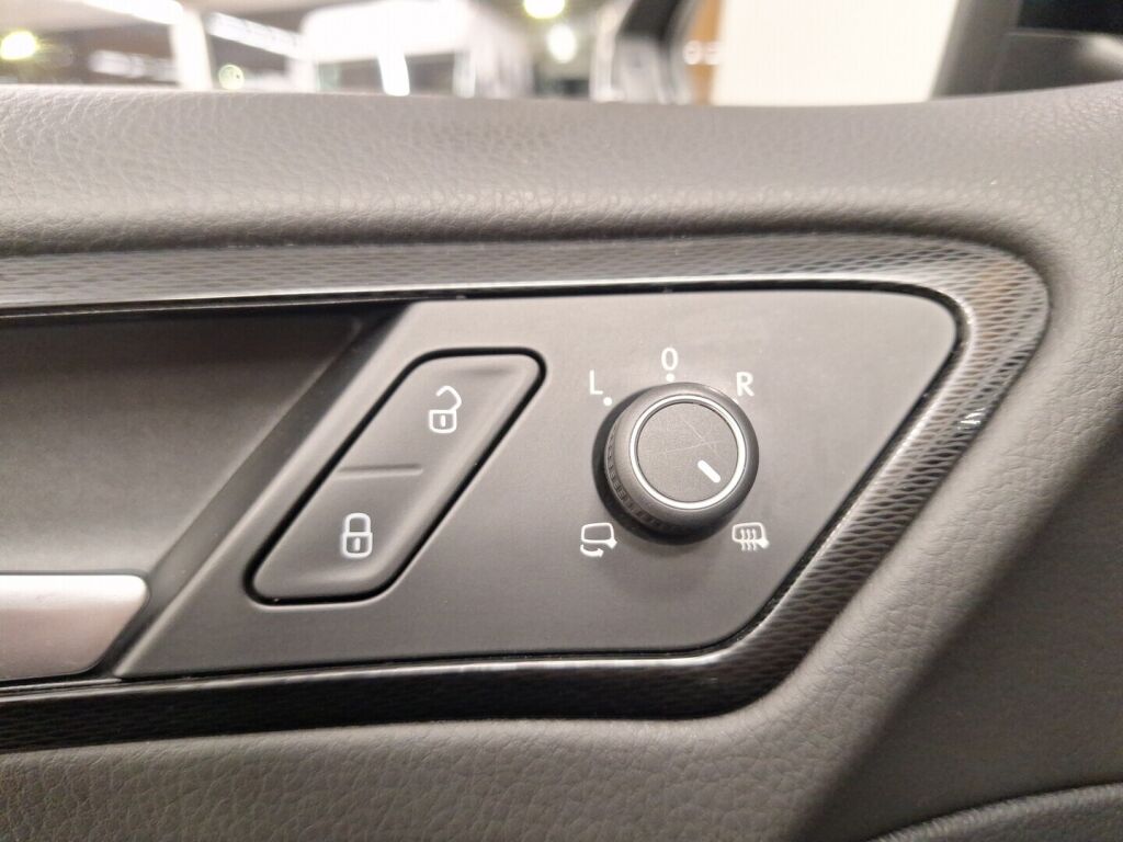 Volkswagen Golf 2016 Musta