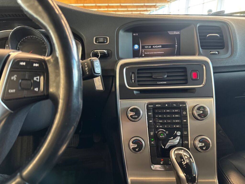 Volvo V60 Cross Country 2017 Valkoinen